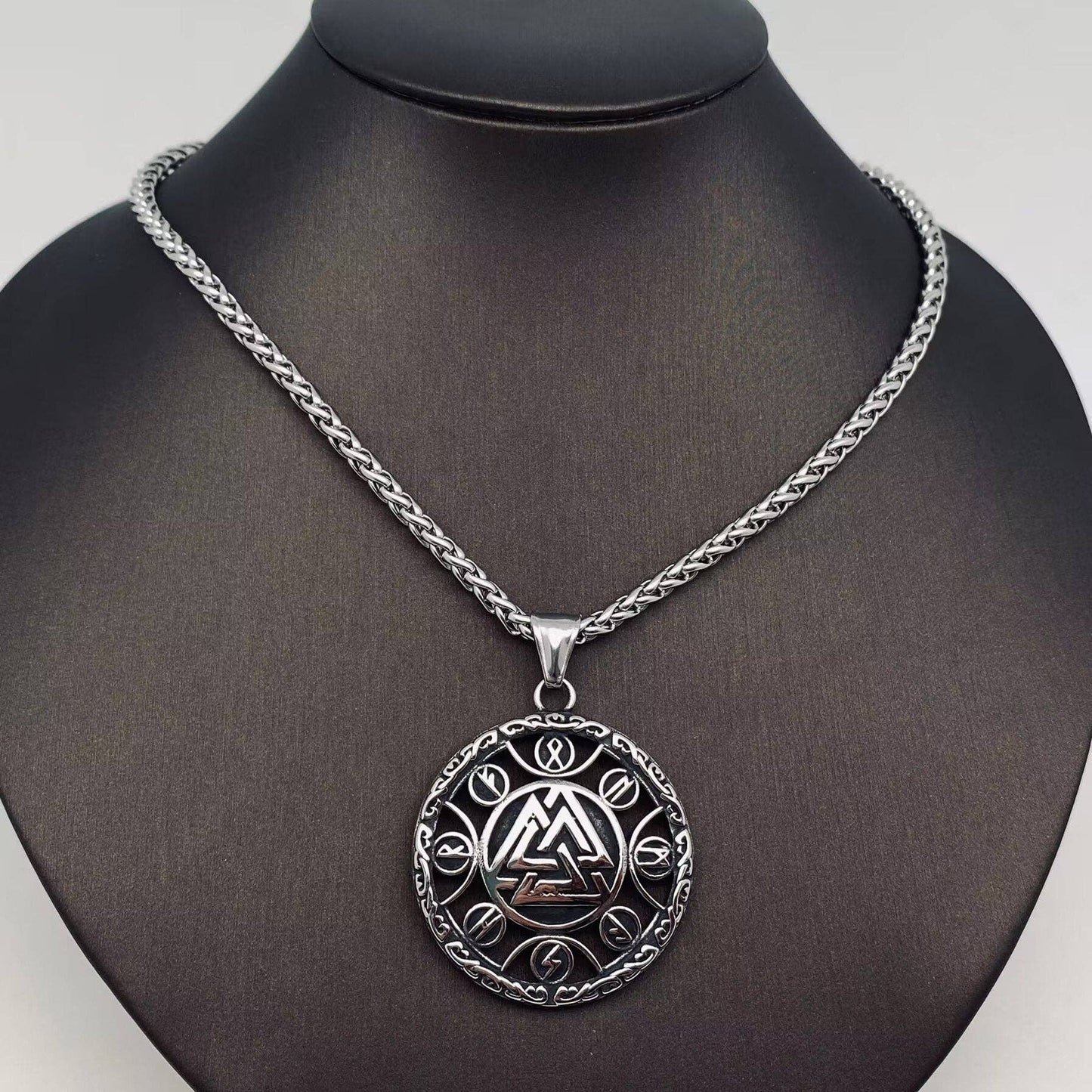 Viking Valknut Round Pendant Necklace