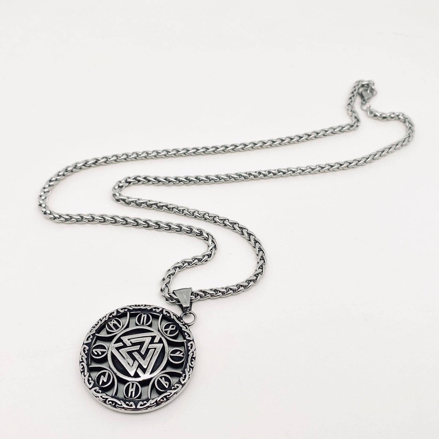 Viking Valknut Round Pendant Necklace
