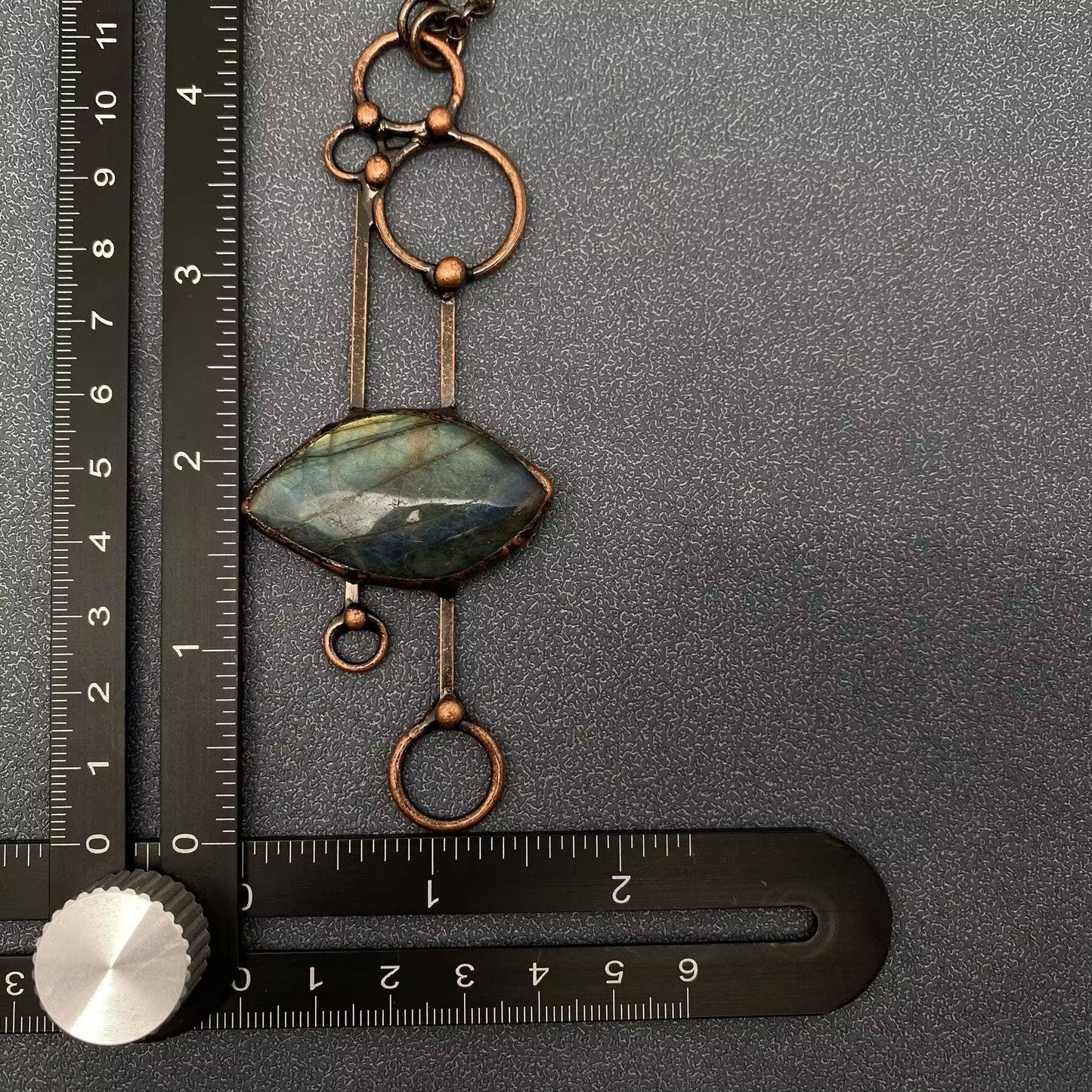 Vintage Style Irregular Anemousite Geometric Pendant Necklace